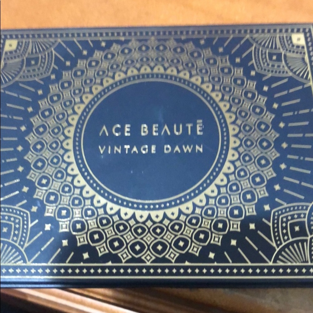 Eyeshadow palette
